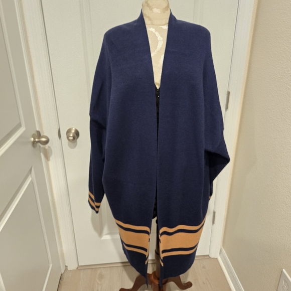 Crown & Ivy Navy and Tan Open Front Poncho, 4x - Picture 3 of 8
